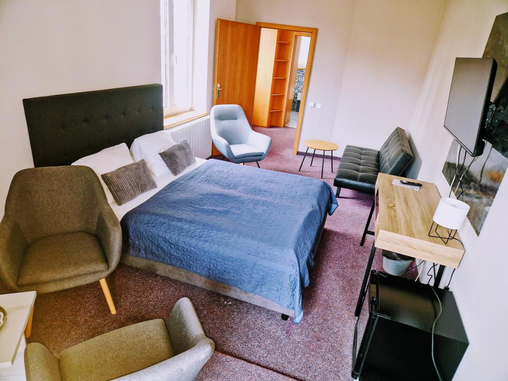 Family Hotel Maxim Beroun  Eksteriør billede