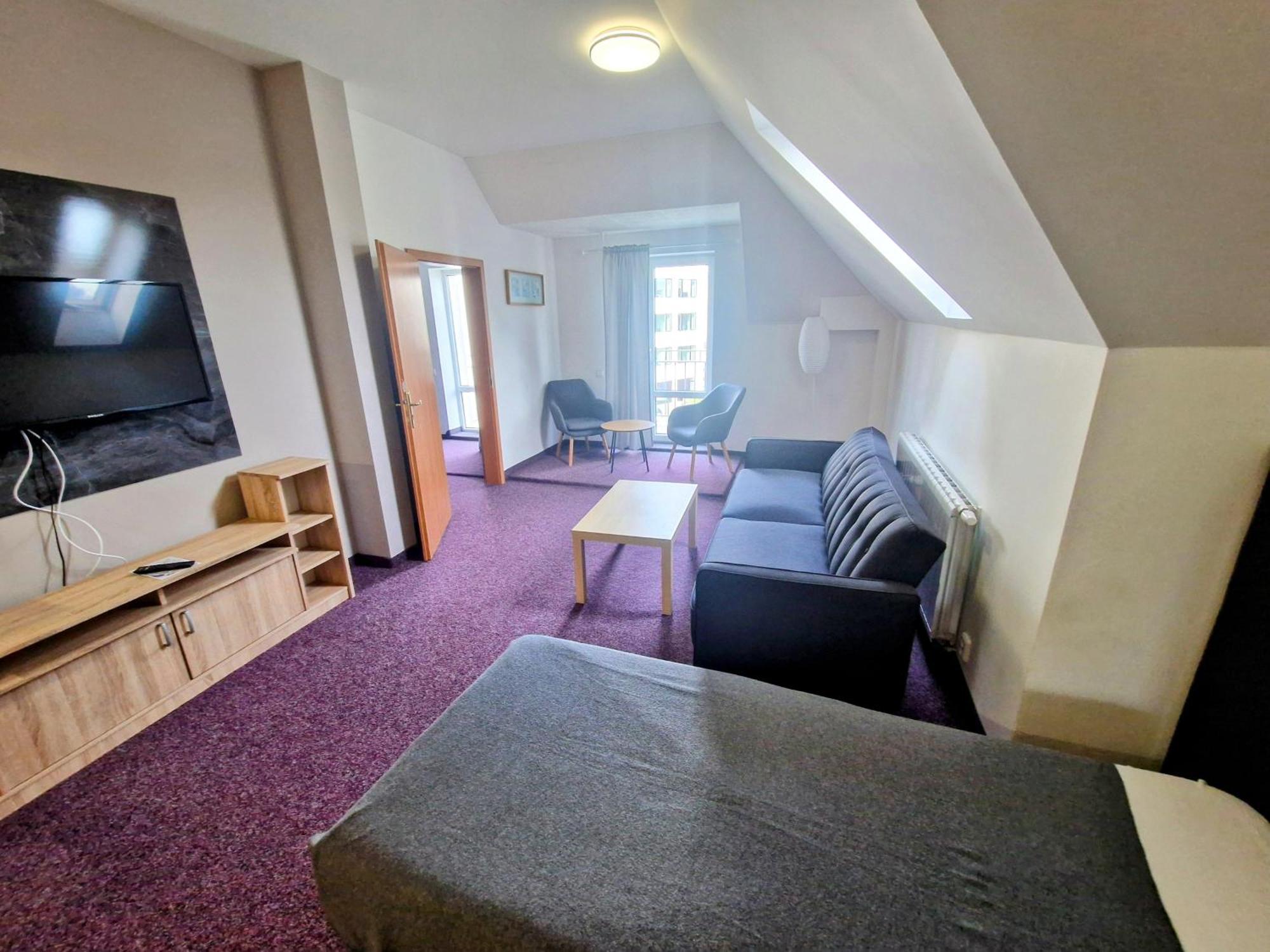Family Hotel Maxim Beroun  Eksteriør billede