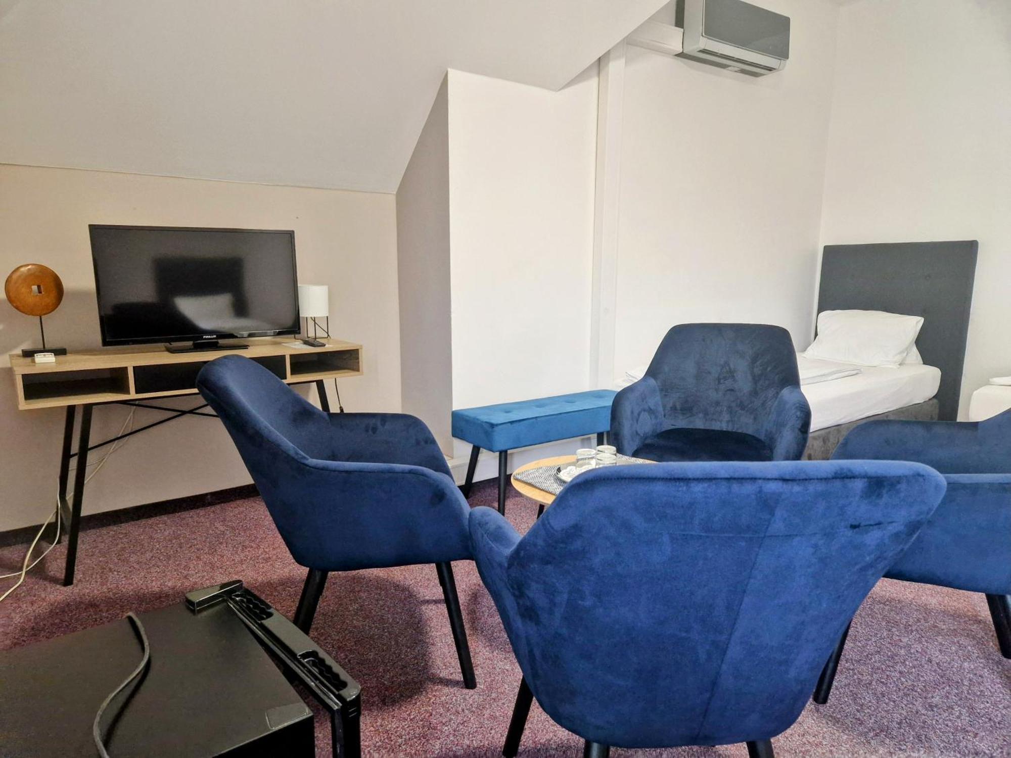 Family Hotel Maxim Beroun  Eksteriør billede