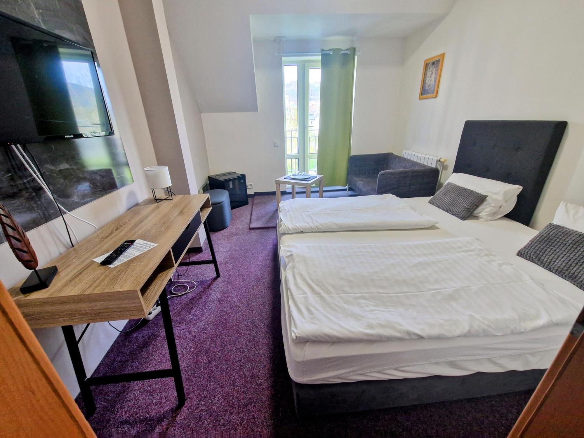 Family Hotel Maxim Beroun  Eksteriør billede