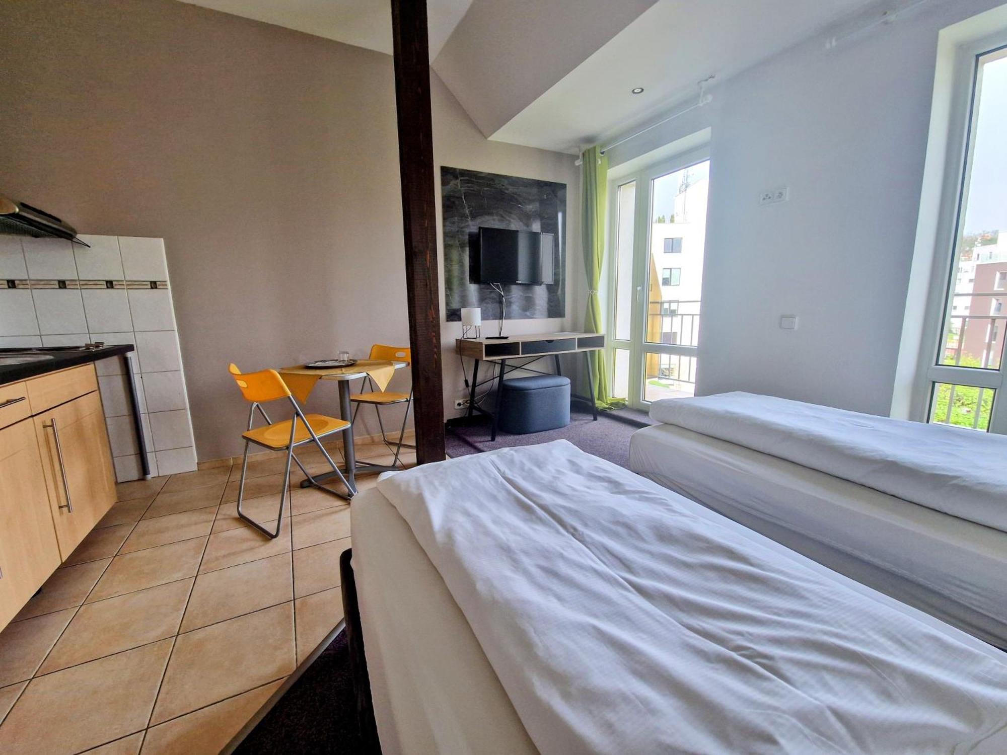 Family Hotel Maxim Beroun  Eksteriør billede