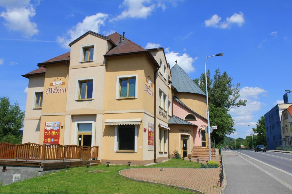 Family Hotel Maxim Beroun  Eksteriør billede