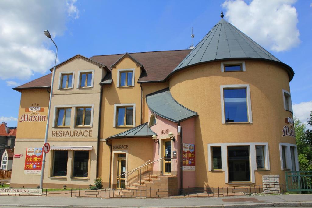 Family Hotel Maxim Beroun  Eksteriør billede