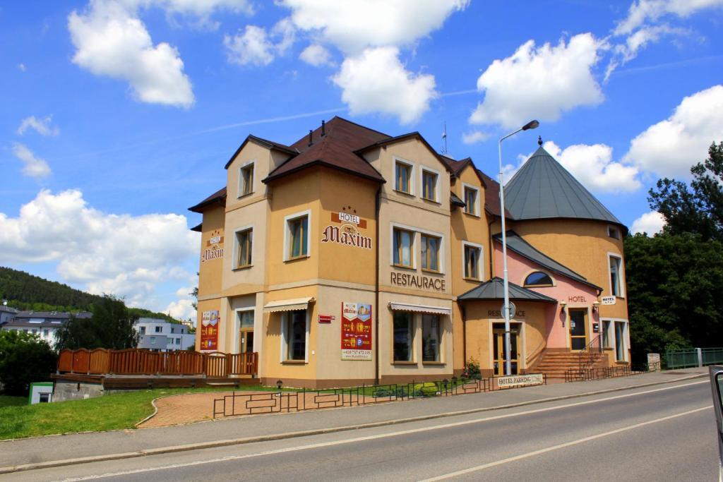 Family Hotel Maxim Beroun  Eksteriør billede